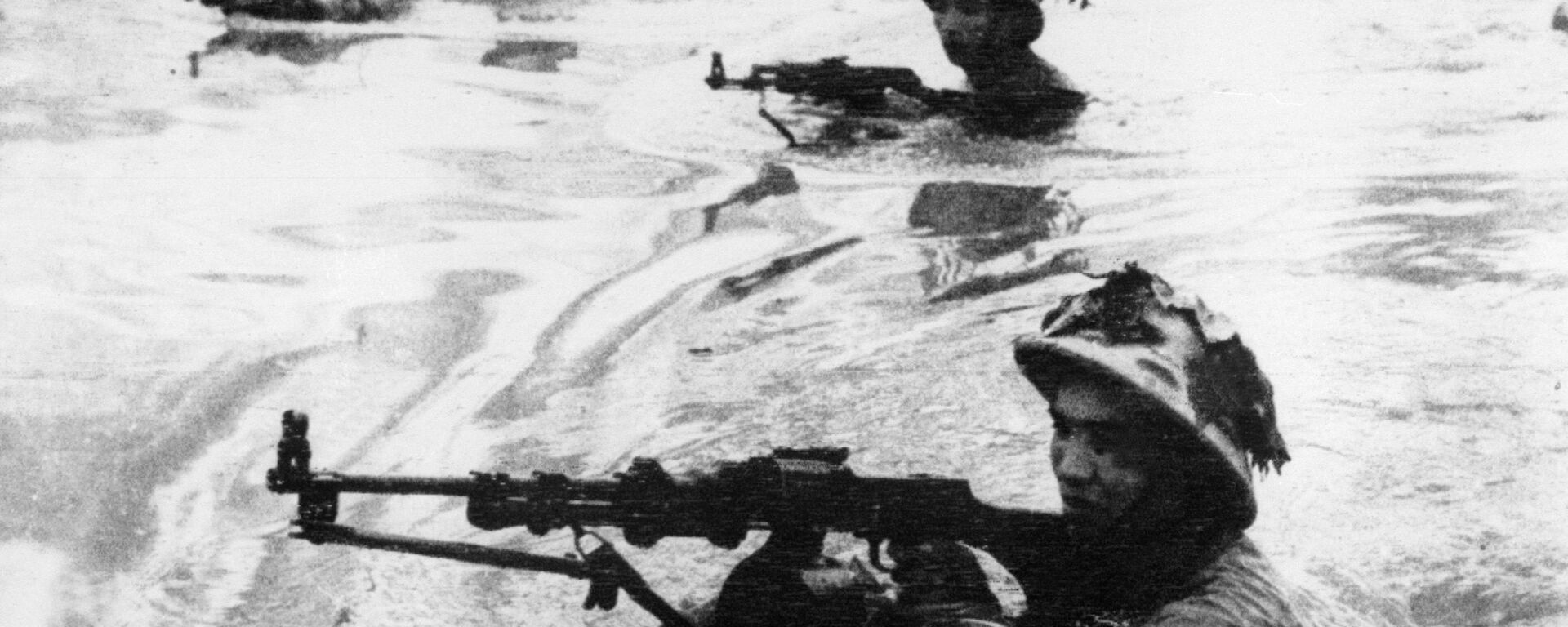 Những người lính vượt sông trong Chiến tranh Việt Nam - Sputnik Việt Nam, 1920, 29.04.2019
