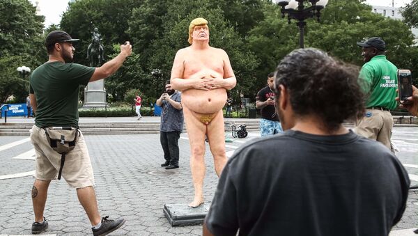 Tượng khỏa thân của Trump xuất hiện ở năm thành phố Mỹ - Sputnik Việt Nam