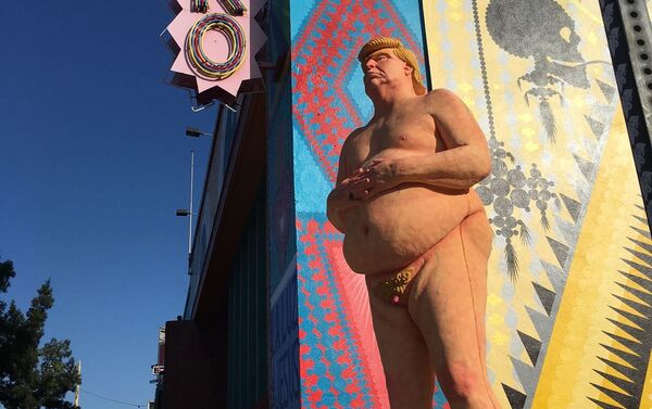Tượng khỏa thân của Trump ở Los Angeles - Sputnik Việt Nam