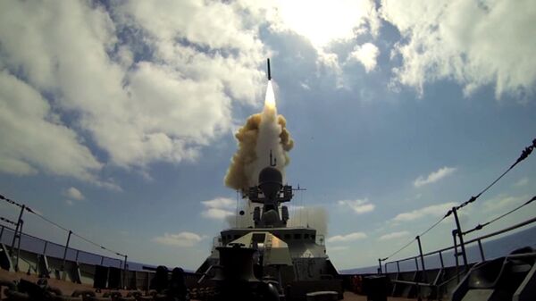 Xem tàu chiến Nga phóng tên lửa Kalibr vào các cơ sở khủng bố ở Syria (Video) - Sputnik Việt Nam