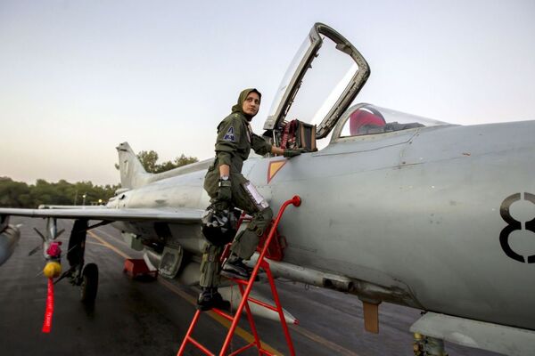 Nữ phi công lái máy bay chiến đấu của Không quân Pakistan - Sputnik Việt Nam