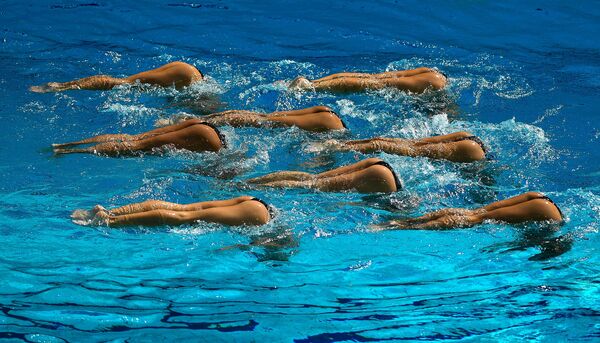 Vận động viên đội tuyển Trung Quốc với bài thi kỹ thuật, nội dung bơi nghệ thuật đồng đội - Sputnik Việt Nam