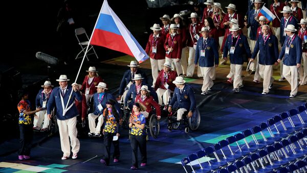 Người mang quốc kỳ của đội tuyển Paralympic Nga - Sputnik Việt Nam