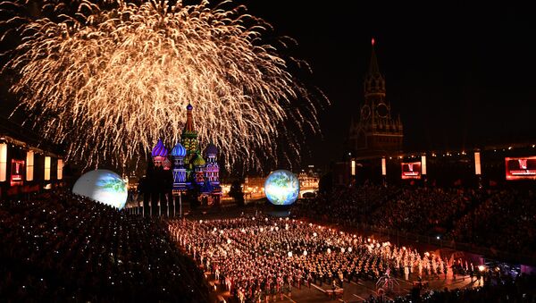 Màn pháo hoa tại lễ khai mạc Liên hoan Quân nhạc Quốc tế Tháp Spasskaya - 2016 tại Matxcơva - Sputnik Việt Nam