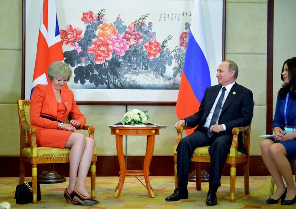 Thủ tướng Anh Theresa May và Tổng thống Nga Vladimir Putin trong cuộc họp tại Hội nghị thượng đỉnh G20 ở Hàng Châu - Sputnik Việt Nam