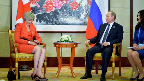 Thủ tướng Anh Theresa May và Tổng thống Nga Vladimir Putin trong cuộc họp tại Hội nghị thượng đỉnh G20 ở Hàng Châu  - Sputnik Việt Nam
