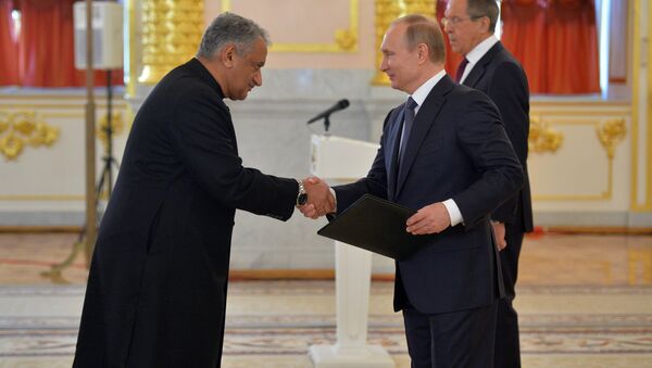 Tổng thống Putin và Đại sứ Pakistan tại Nga Qazi Mokhammad Khalilulla - Sputnik Việt Nam