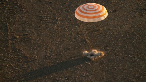 Khoang kín của Soyuz TMA-20M cùng phi hành đoàn đã đáp xuống Kazakhstan - Sputnik Việt Nam