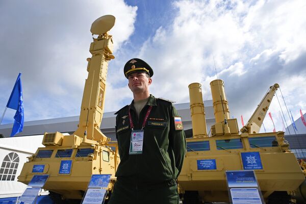 Hệ thống tên lửa phòng không Antey-2500 trưng bày trong triển lãm tại Diễn đàn quốc tế về kỹ thuật-quân sự  “Quân đội-2016” - Sputnik Việt Nam