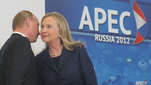 Ứng viên tổng thống đảng Dân chủ Hillary Clinton và với Tổng thống Nga Vladimir Putin - Sputnik Việt Nam