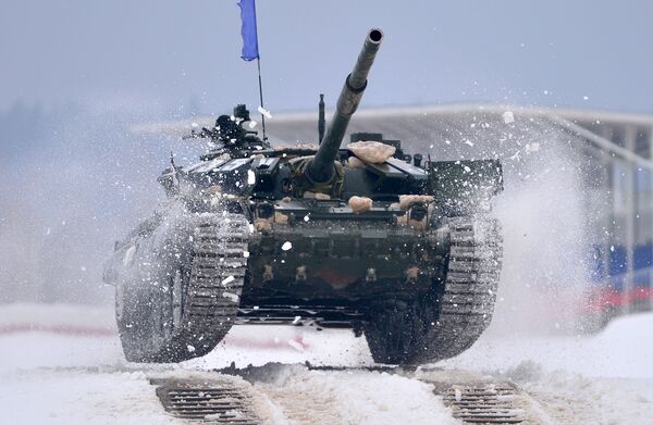 Xe tăng T-72 trong giai đoạn vòng loại cuộc thi Biathlon tank 2016 - Sputnik Việt Nam
