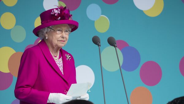 Britain's Queen Elizabeth II makes a speech as she attends the Patron's Lunch on the Mall, an event to mark her official 90th birthday in London on June 12, 2016. - Sputnik Việt Nam