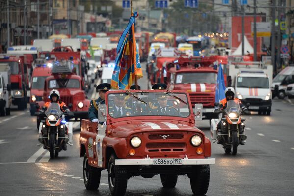 Cuộc diễu hành thiết bị kỹ thuật đô thị lần thứ nhất ở Matxcơva - Sputnik Việt Nam