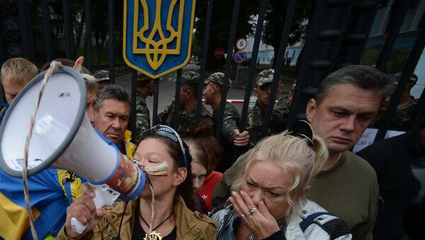 Các gia đình quân nhân biểu tình trước trụ sở Tổng thống Ukraina - Sputnik Việt Nam