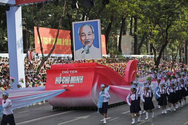 Lễ kỷ niệm kéo dài hai tiếng rưỡi - Sputnik Việt Nam