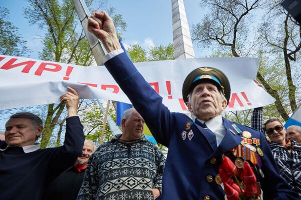 Các đại diện Người lao động Kharkov tại cuộc mít tinh ngày 1 tháng Năm - Sputnik Việt Nam