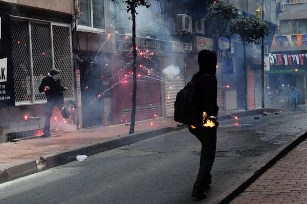 Đụng độ giữa người biểu tình và cảnh sát Thổ Nhĩ Kỳ - Sputnik Việt Nam