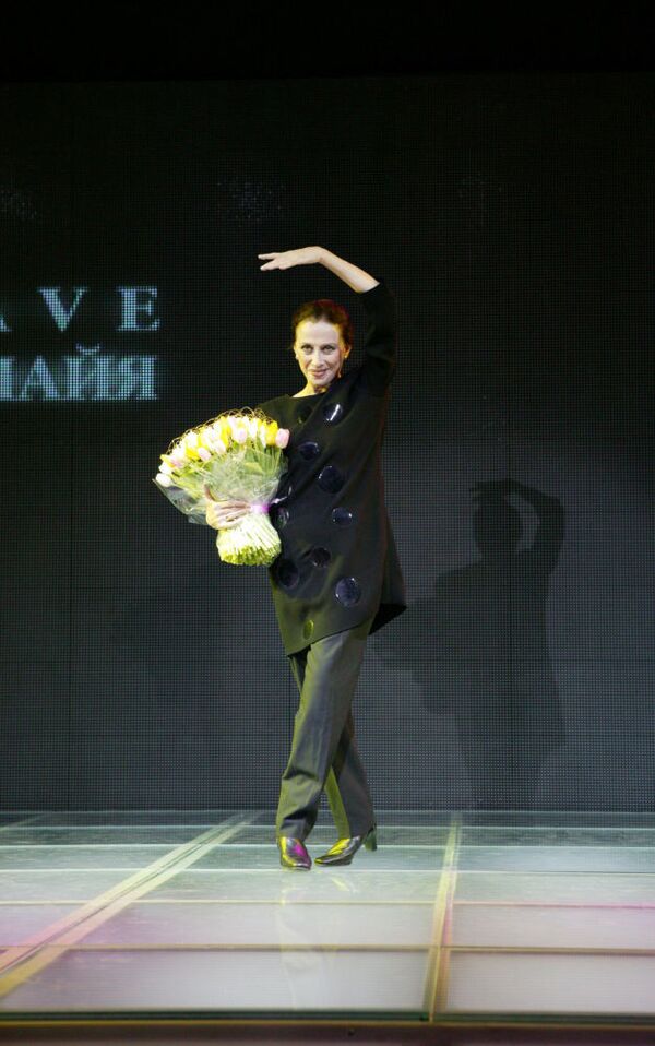 Nữ nghệ sỹ ballet Maya Plisetskaya biểu diễn tại Gala kỷ niệm sinh nhật lần thứ 80 của mình - Sputnik Việt Nam
