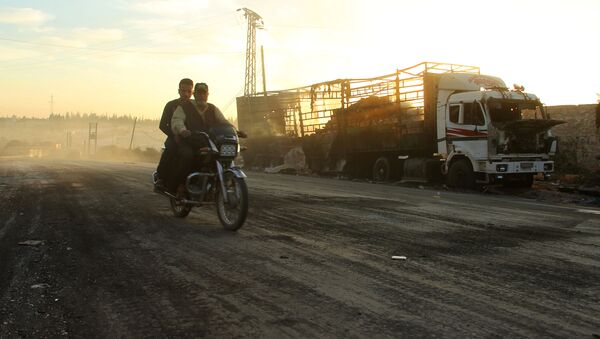 đoàn xe nhân đạo của Liên Hợp Quốc ở vùng ngoại ô phía tây-nam Aleppo - Sputnik Việt Nam