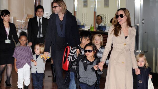 Các diễn viên Mỹ Angelina Jolie và Brad Pitt - Sputnik Việt Nam