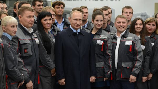 Tổng thống Nga Vladimir Putin tới thăm Tập đoàn Kalashnikov ở Izhevsk - Sputnik Việt Nam