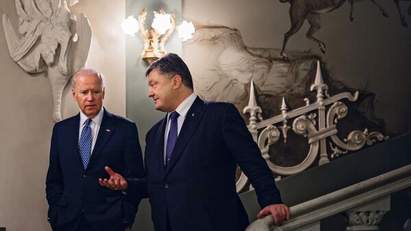 Joe Biden và Petro Poroshenko - Sputnik Việt Nam