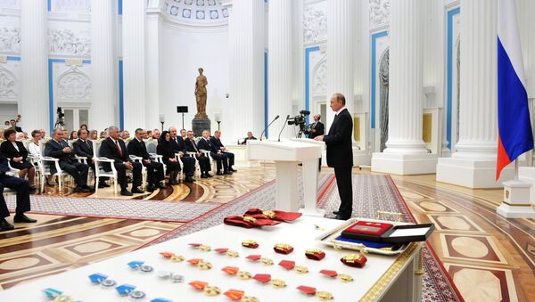 Tại điện Kremlin hôm thứ Năm, Tổng thống Nga đã trao tặng giải thưởng nhà nước. - Sputnik Việt Nam