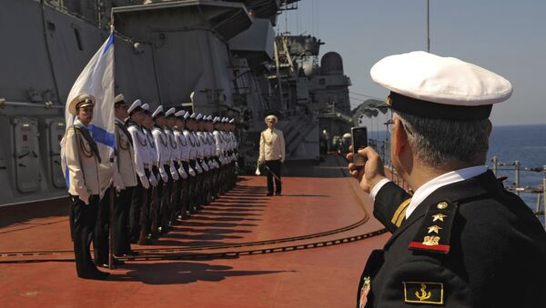 Các thủy thủ tàu tuần dương tên lửa hạt nhân hạng nặng Peter Đại đế tại buổi đón đoàn đại biểu chính thức ở thành phố cảng Tartus, Syria. - Sputnik Việt Nam