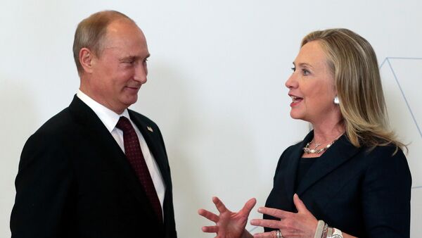 Ứng viên tổng thống đảng Dân chủ Hillary Clinton và Tổng thống Nga Vladimir Putin - Sputnik Việt Nam