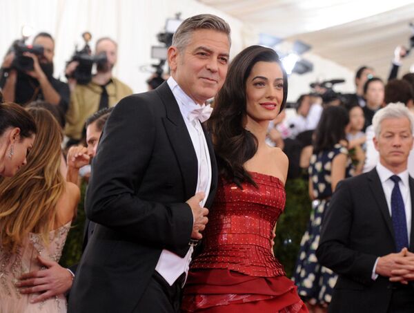 George Clooney và Amal Clooney đến dạ tiệc Costume Institute - Sputnik Việt Nam