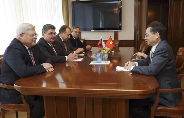 Thống đốc tỉnh Tomsk, ông Sergey Zhvachkin đã có buổi gặp và làm việc với Tổng lãnh sự Việt Nam tại Ekaterinburg ông Vũ Huy Mừng. Thống đốc tỉnh Tomsk, ông Sergey Zhvachkin đã có buổi gặp và làm việc với Tổng lãnh sự Việt Nam tại Ekaterinburg ông Vũ Huy Mừng. - Sputnik Việt Nam