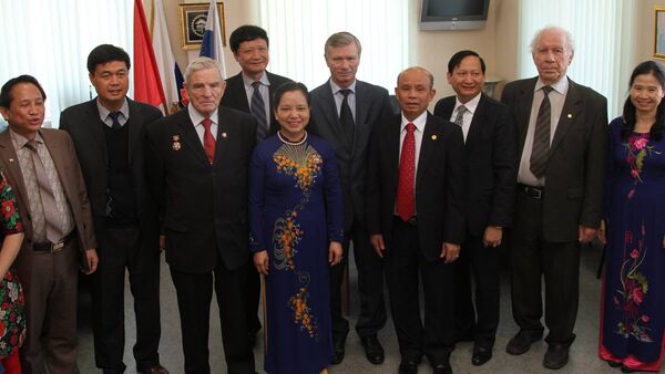 Thứ trưởng Bộ Nội vụ, Trưởng ban Thi đua Khen thưởng Trung ương, bà Trần Thị Hà đã đến thăm, làm việc với lãnh đạo ORVD. - Sputnik Việt Nam
