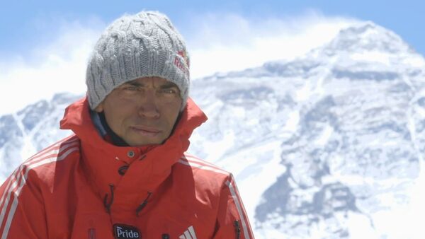Vận động viên leo núi 51 tuổi người Nga Valery Rozov - Sputnik Việt Nam
