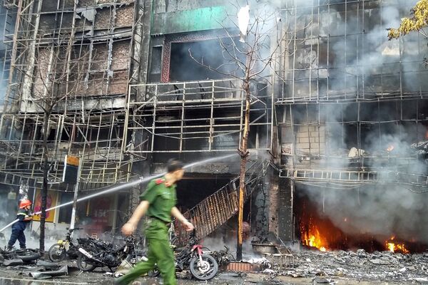 Hậu quả đám cháy tại một quán karaoke ở Hà Nội. - Sputnik Việt Nam