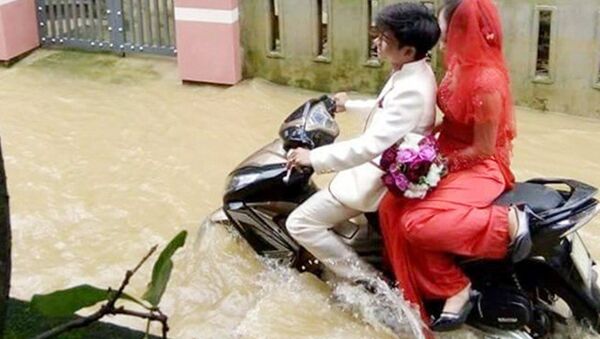 Video về đám cưới trong lũ lụt gây sốc ở Quảng Bình - Sputnik Việt Nam