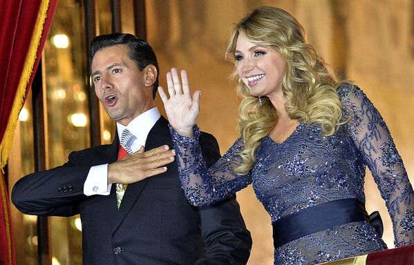 Tổng thống Mexico Enrique Pena Nieto với vợ Angelica Rivera - Sputnik Việt Nam