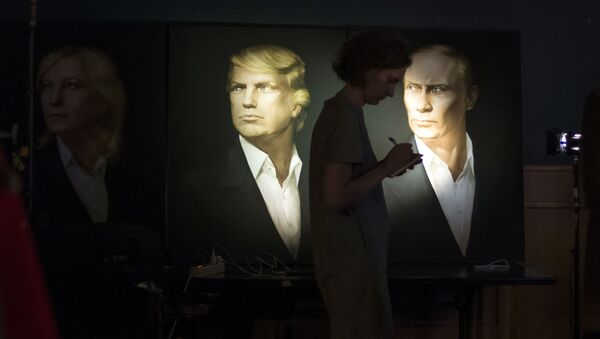 Chân dung tổng thống Mỹ Donald Trump và Tổng thống Nga Vladimir Putin trong quán rượu Jack Union tại Moskva - Sputnik Việt Nam