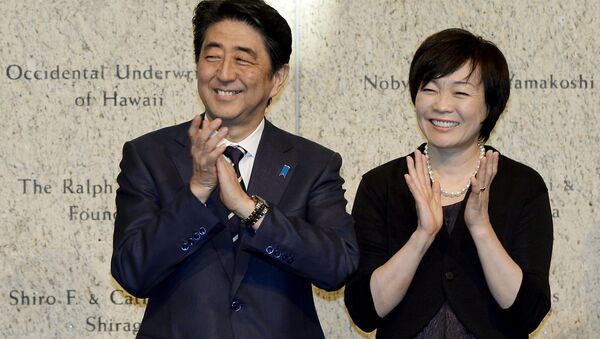 Thủ tướng Nhật Bản Shinzo Abe và vợ Akie - Sputnik Việt Nam