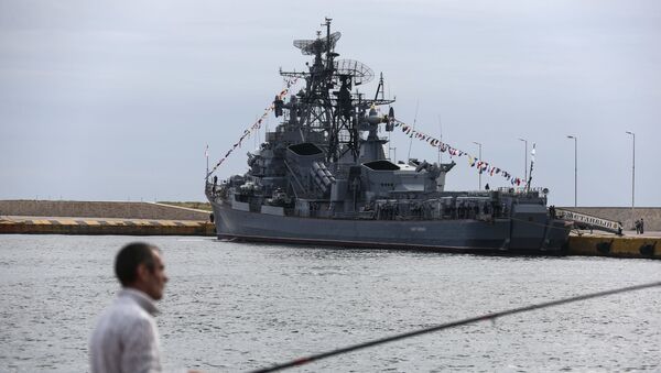 Сторожевой корабль Сметливый в греческом порту Пирей - Sputnik Việt Nam