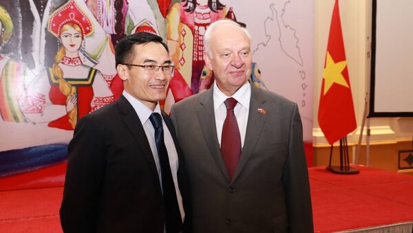 Ngày 16 tháng 11 tại Hà Nội Đại sứ quán Nga tại Việt Nam đã tổ chức buổi chiêu đãi nhân dịp Ngày Thống nhất dân tộc. - Sputnik Việt Nam