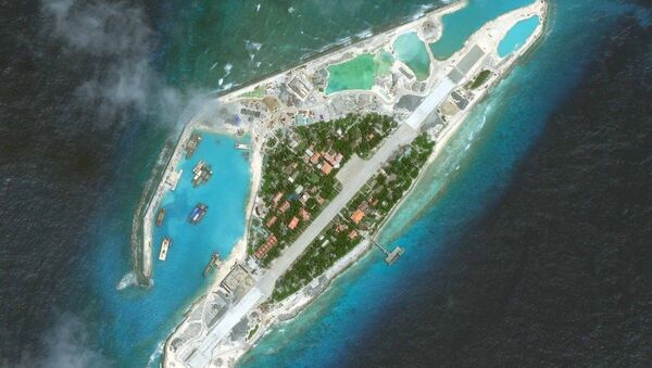 Ảnh chụp từ vệ tinh một hòn đảo trong quần đảo Trường Sa trên Biển Đông - Sputnik Việt Nam