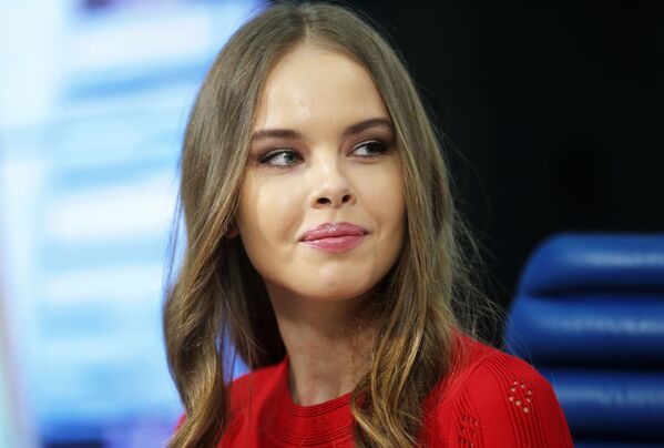 Juliana Korolkova tại cuộc họp báo tại Moskva của các thí sinh Nga tham gia cuộc thi sắc đẹp Hoa hậu thế giới-2016 và Hoa hậu Hoàn vũ-2016. - Sputnik Việt Nam