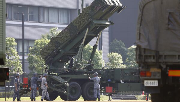 Japan Self-Defense Force members set up a PAC-3 Patriot missile unit deployed ahead of North Korea's planned rocket launch at the Defense Ministry in Tokyo, Tuesday, June 21, 2016 - Sputnik Việt Nam