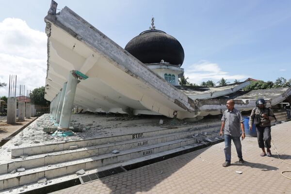 Nhà thờ Hồi giáo bị phá hủy trong trận động đất ở Sumatra - Sputnik Việt Nam