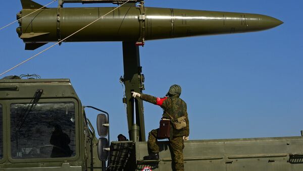 Bệ phóng của tổ hợp tên lửa tác chiến-chiến thuật Iskander-M - Sputnik Việt Nam