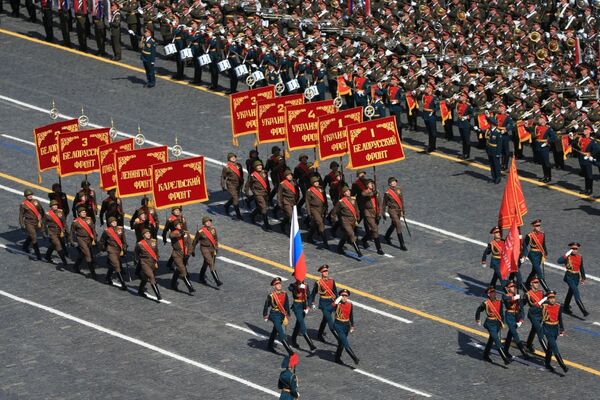 Các chiến sĩ thuộc nhóm rước cờ - Sputnik Việt Nam