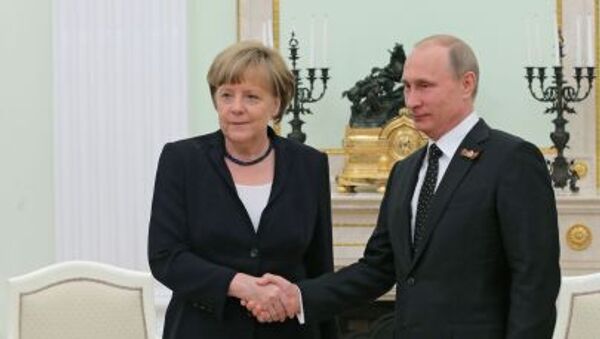 Tổng thống Nga Vladimir Putin và Thủ tướng Đức Angela Merkel - Sputnik Việt Nam