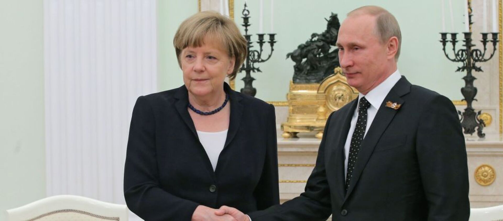 Tổng thống Nga Vladimir Putin và Thủ tướng Đức Angela Merkel - Sputnik Việt Nam, 1920, 15.07.2020