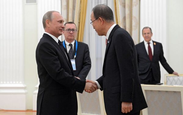 Tổng thống Nga Vladimir Putin trong cuộc gặp Tổng Thư ký Liên Hợp Quốc Ban Ki-moon tại điện Kremlin - Sputnik Việt Nam