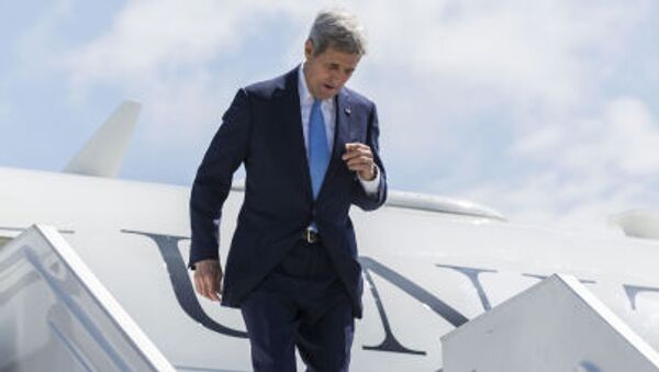 Ngoại trưởng Hoa Kỳ John Kerry tại sân bay Sochi - Sputnik Việt Nam